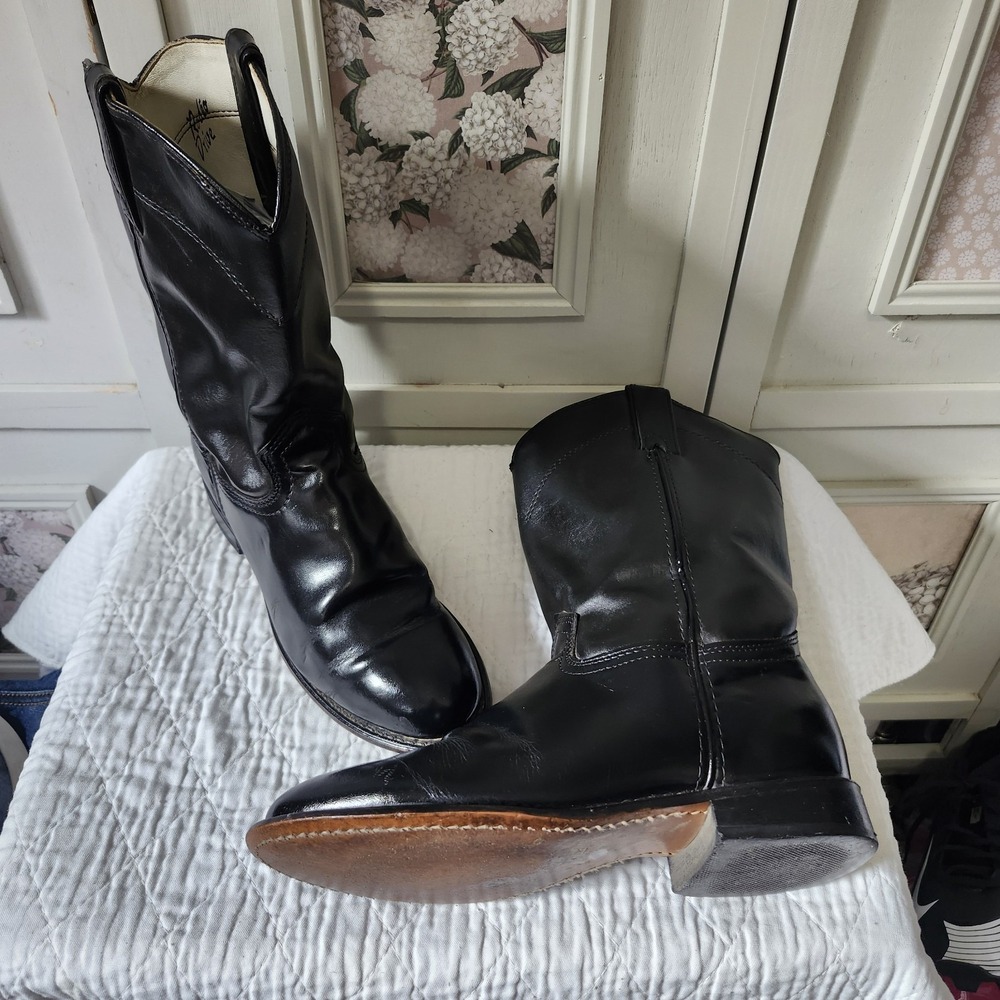Black Leather Cowboy Boots - Classic Western Style